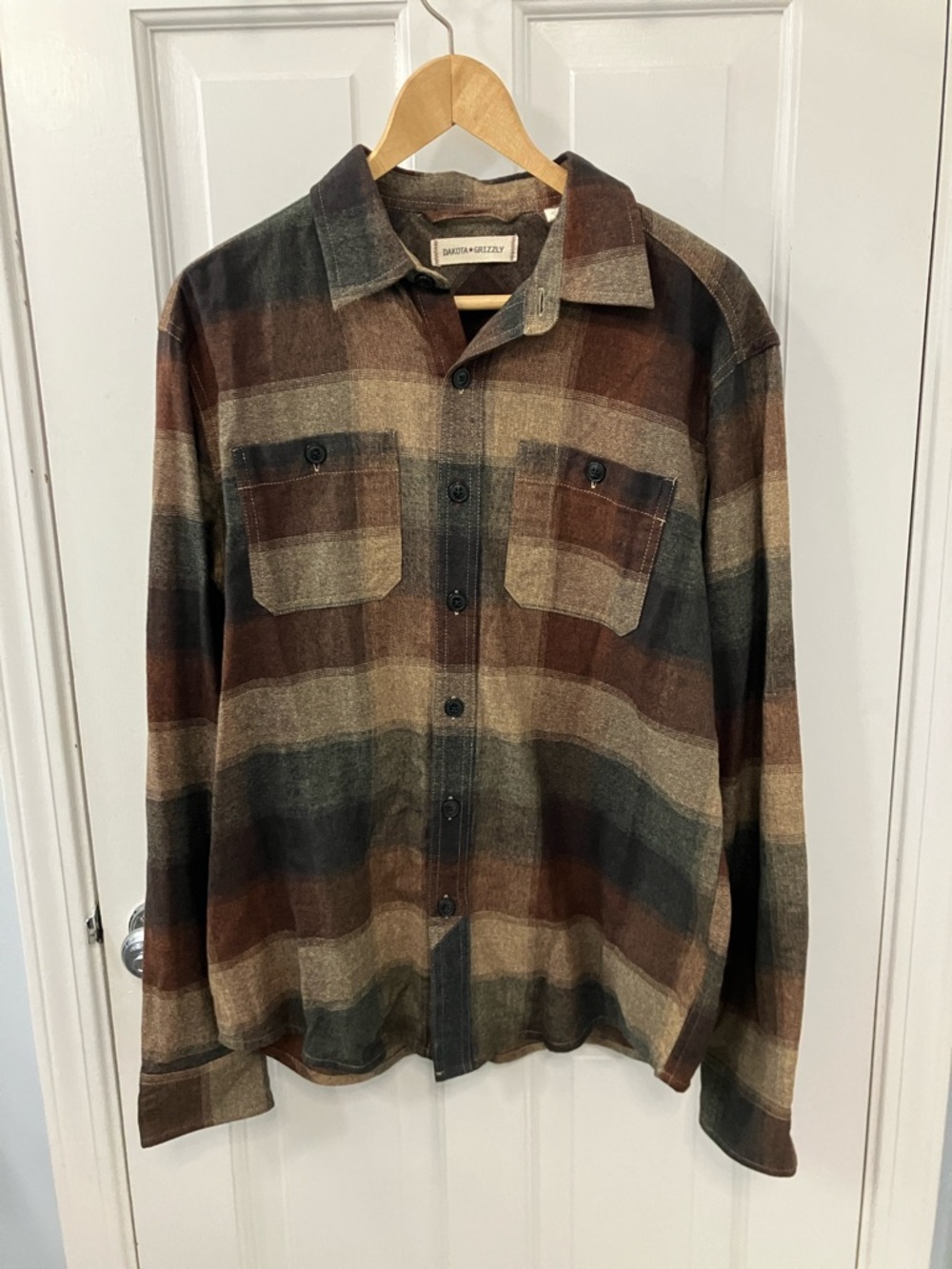 Dakota Grizzly Men's Brown Plaid Button-Up collared flannel Shirt size Medium